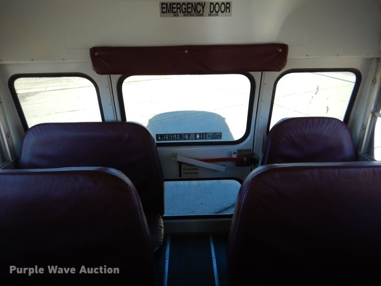 image for item DL2146 2002 International 3800  school bus