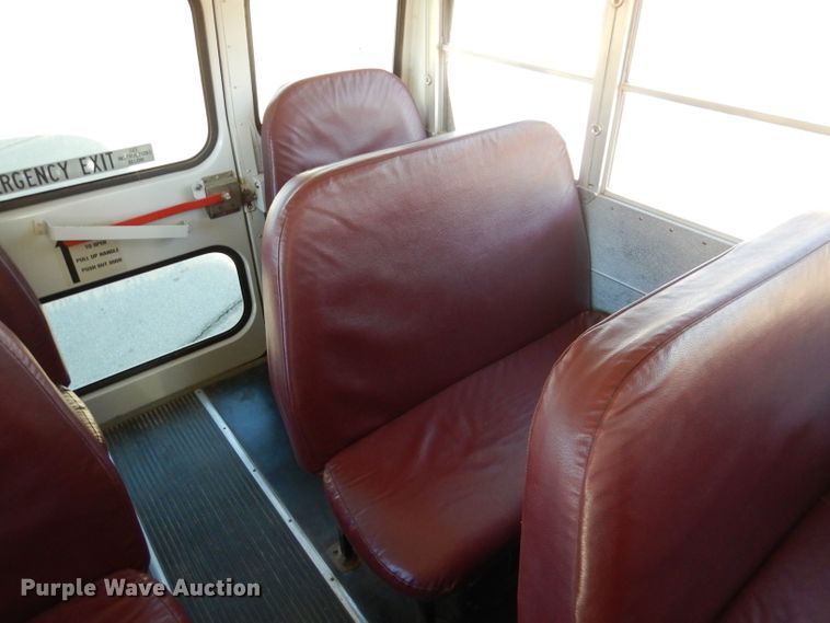 image for item DL2146 2002 International 3800  school bus