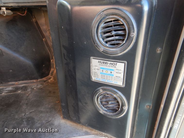 image for item DL2146 2002 International 3800  school bus