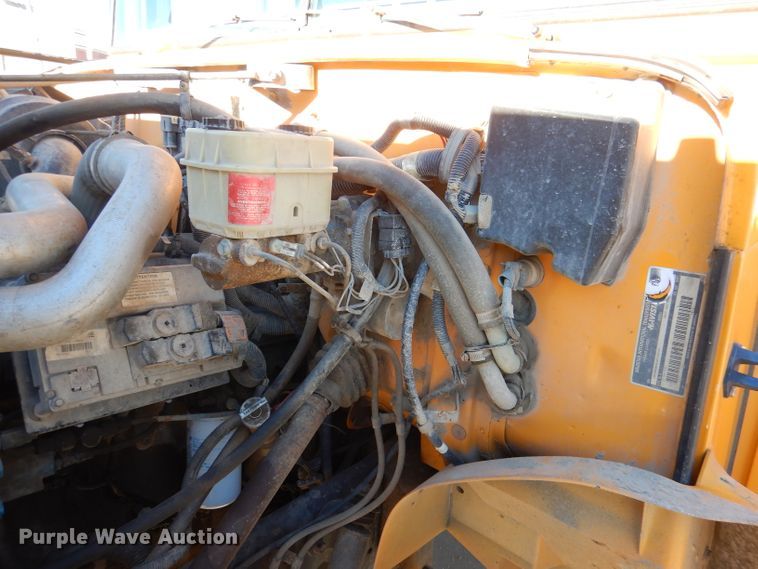 image for item DL2146 2002 International 3800  school bus