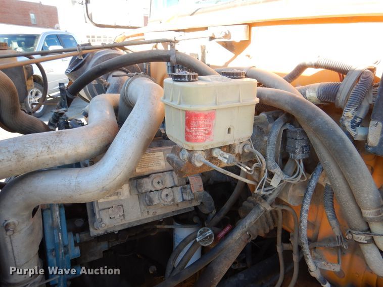 image for item DL2146 2002 International 3800  school bus