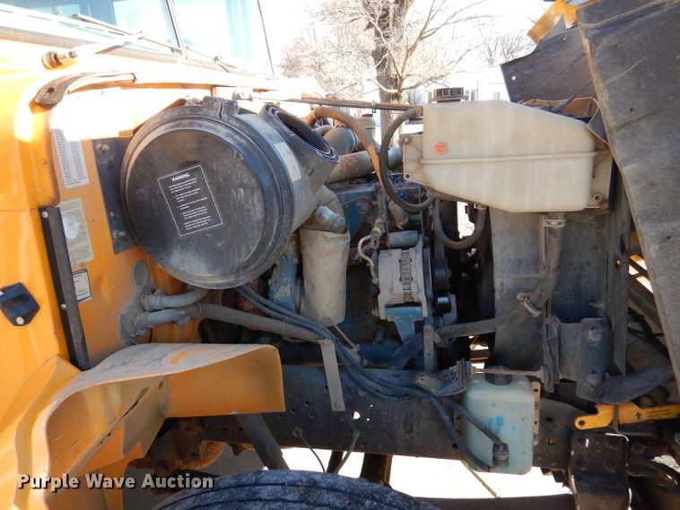 image for item DL2146 2002 International 3800  school bus