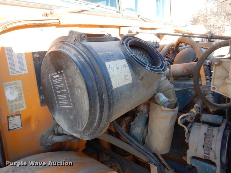 image for item DL2146 2002 International 3800  school bus