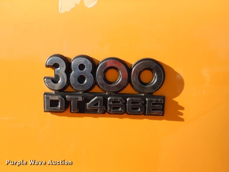 image for item DL2146 2002 International 3800  school bus