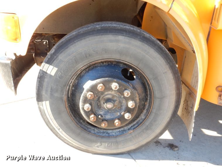 image for item DL2146 2002 International 3800  school bus