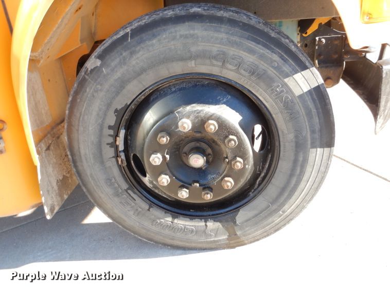 image for item DL2146 2002 International 3800  school bus