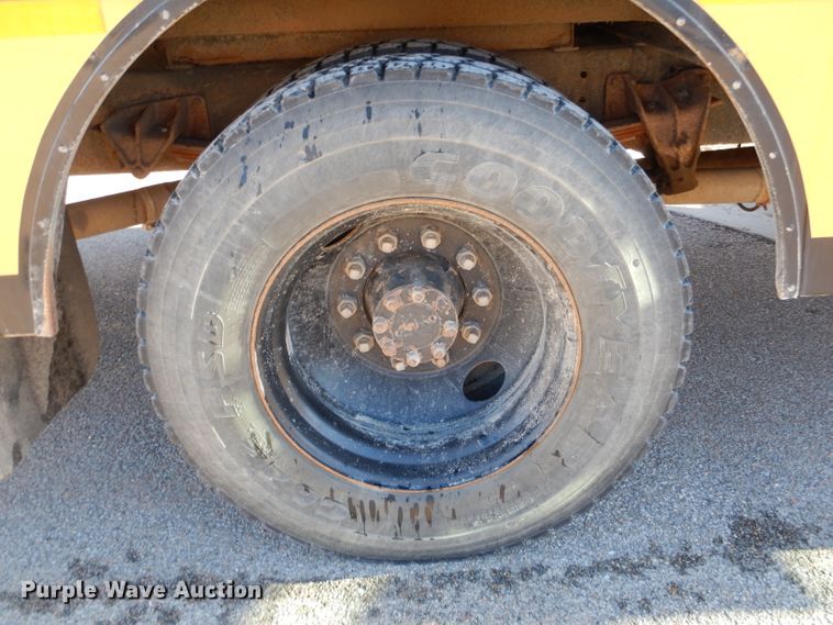 image for item DL2146 2002 International 3800  school bus