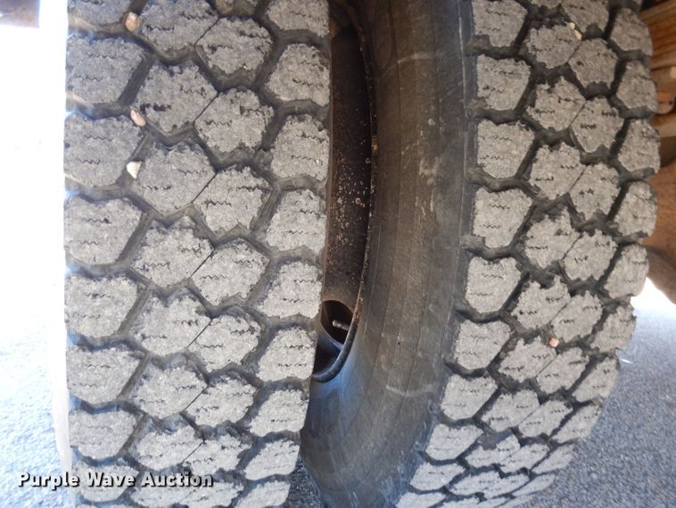 image for item DL2146 2002 International 3800  school bus