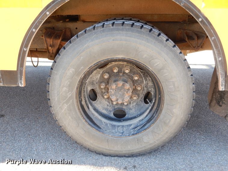 image for item DL2146 2002 International 3800  school bus