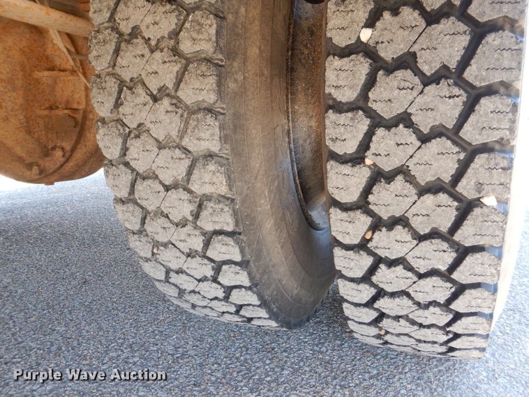 image for item DL2146 2002 International 3800  school bus