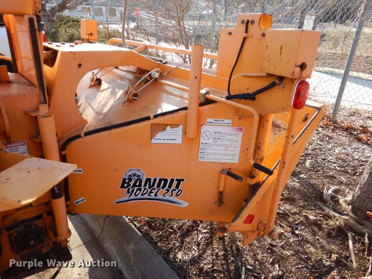 image for item DL2194 2005 Bandit 250  wood chipper