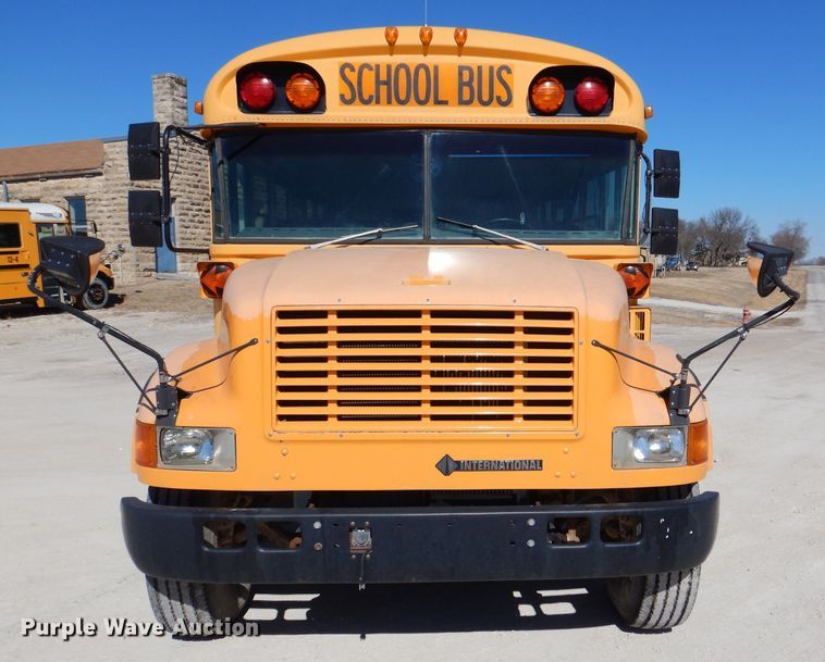image for item DL2206 2001 International 3800  school bus