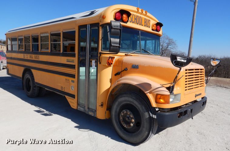 image for item DL2206 2001 International 3800  school bus