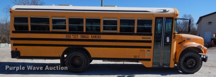 image for item DL2206 2001 International 3800  school bus