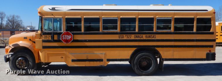 image for item DL2206 2001 International 3800  school bus