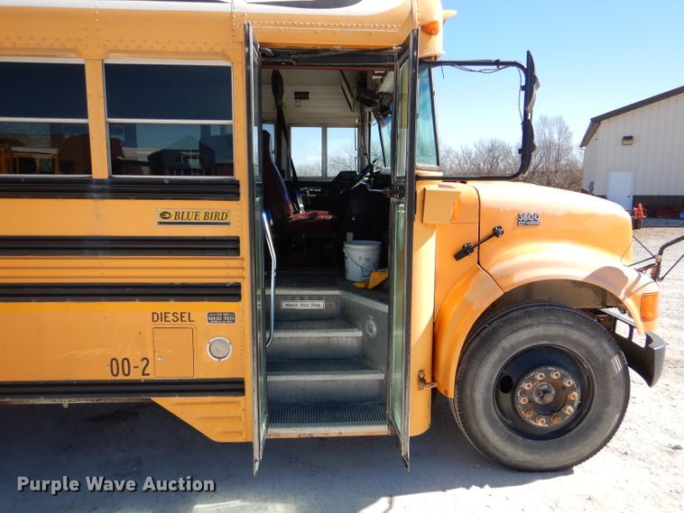 image for item DL2206 2001 International 3800  school bus