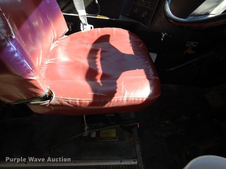 image for item DL2206 2001 International 3800  school bus