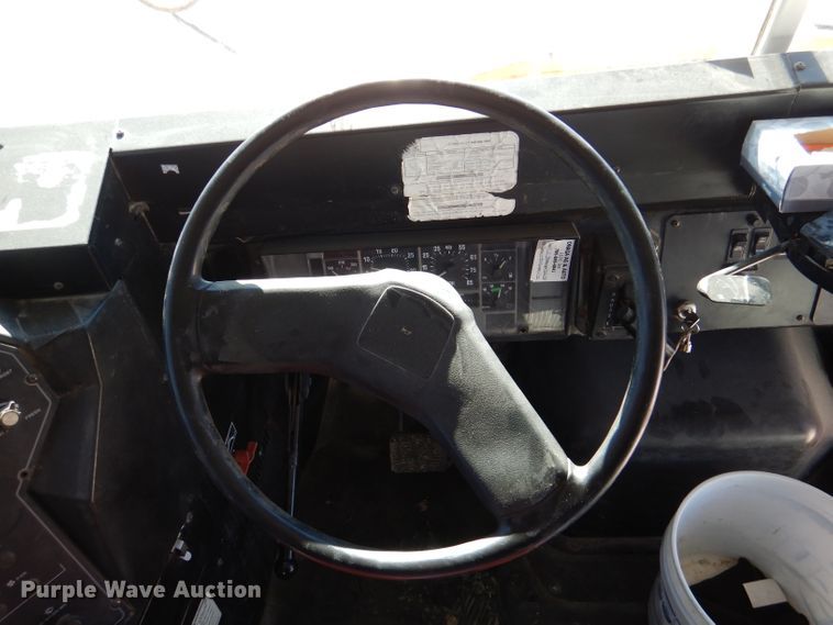 image for item DL2206 2001 International 3800  school bus