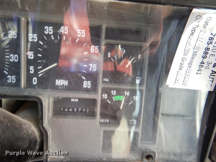 image for item DL2206 2001 International 3800  school bus