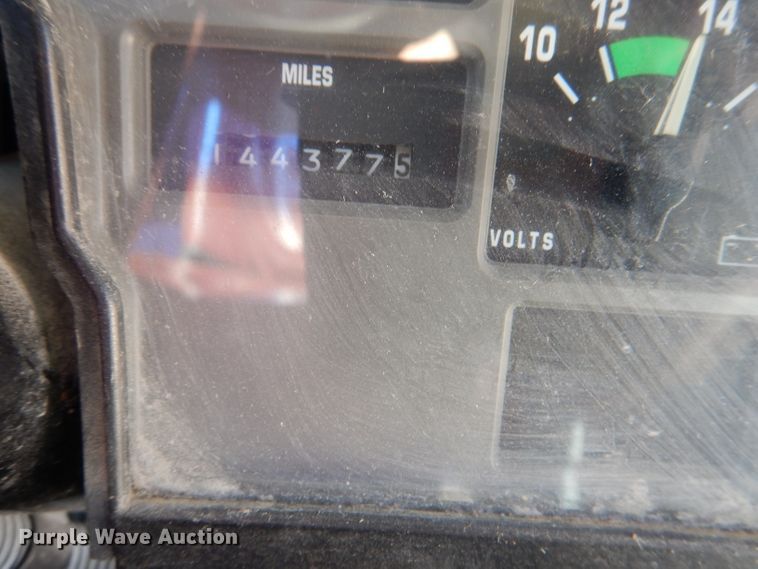 image for item DL2206 2001 International 3800  school bus