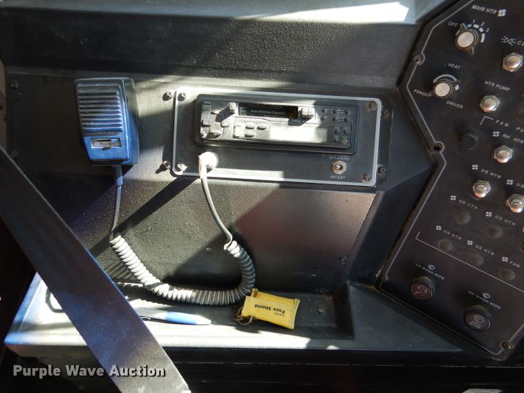 image for item DL2206 2001 International 3800  school bus