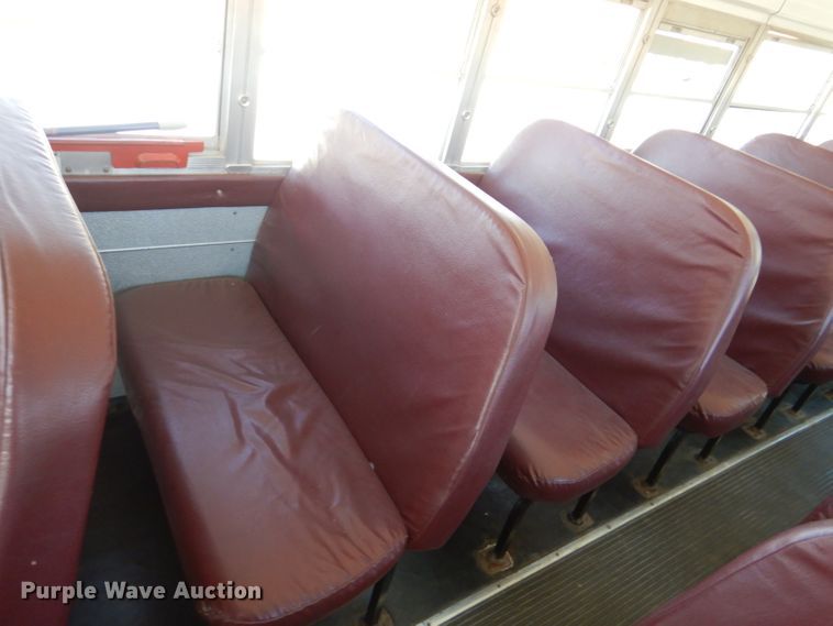 image for item DL2206 2001 International 3800  school bus