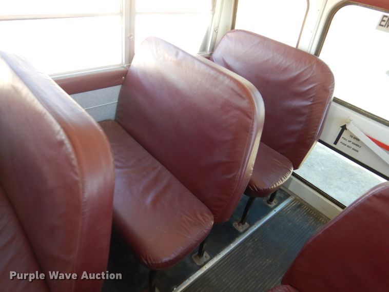 image for item DL2206 2001 International 3800  school bus