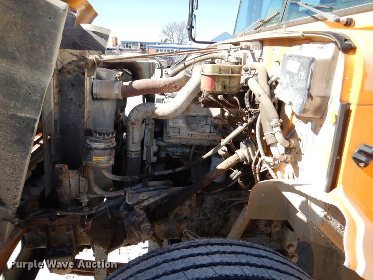 image for item DL2206 2001 International 3800  school bus