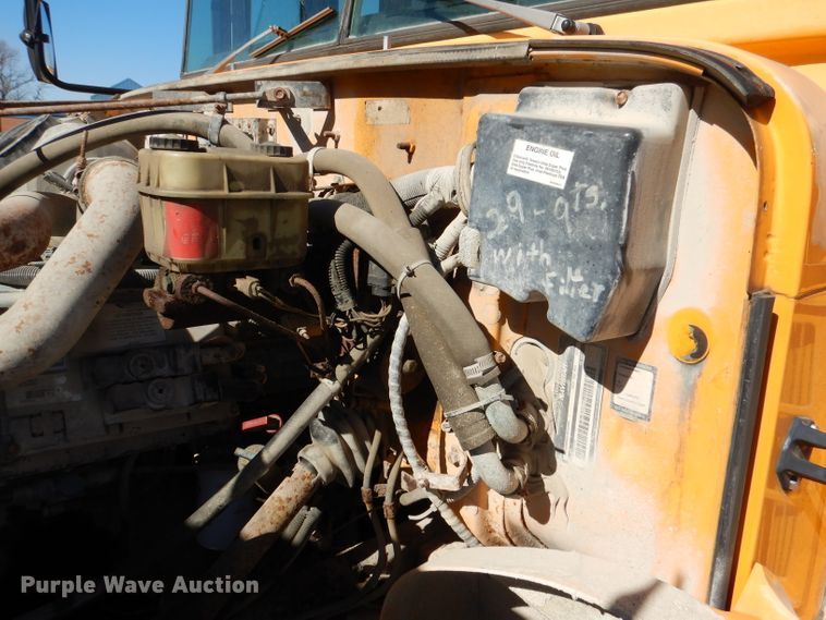 image for item DL2206 2001 International 3800  school bus