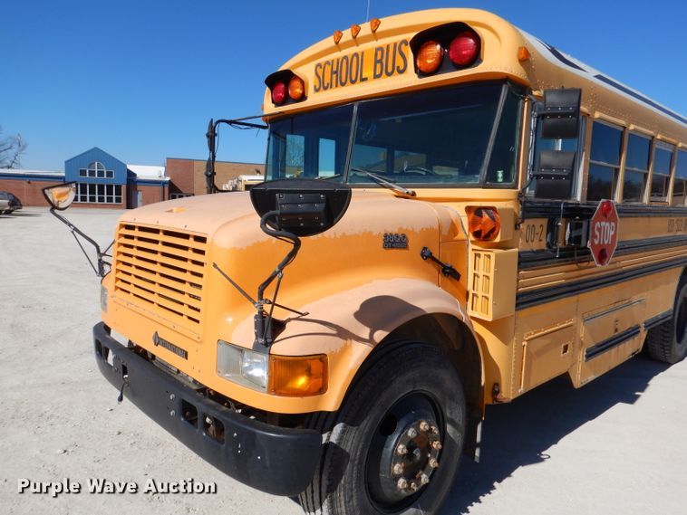 image for item DL2206 2001 International 3800  school bus