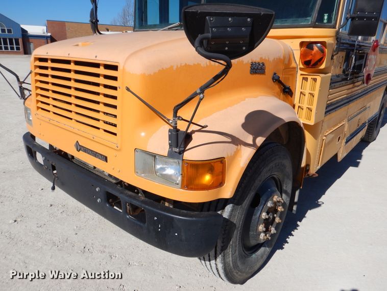 image for item DL2206 2001 International 3800  school bus