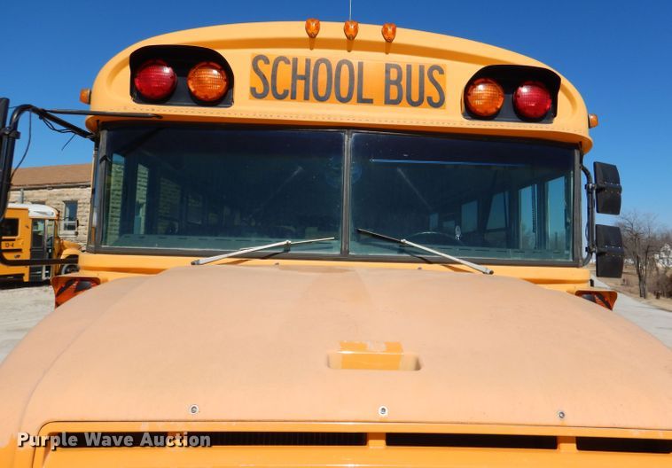 image for item DL2206 2001 International 3800  school bus