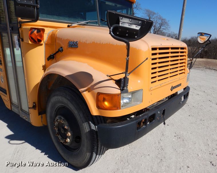 image for item DL2206 2001 International 3800  school bus