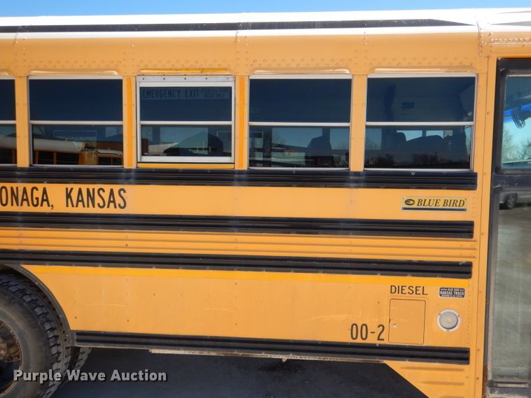 image for item DL2206 2001 International 3800  school bus