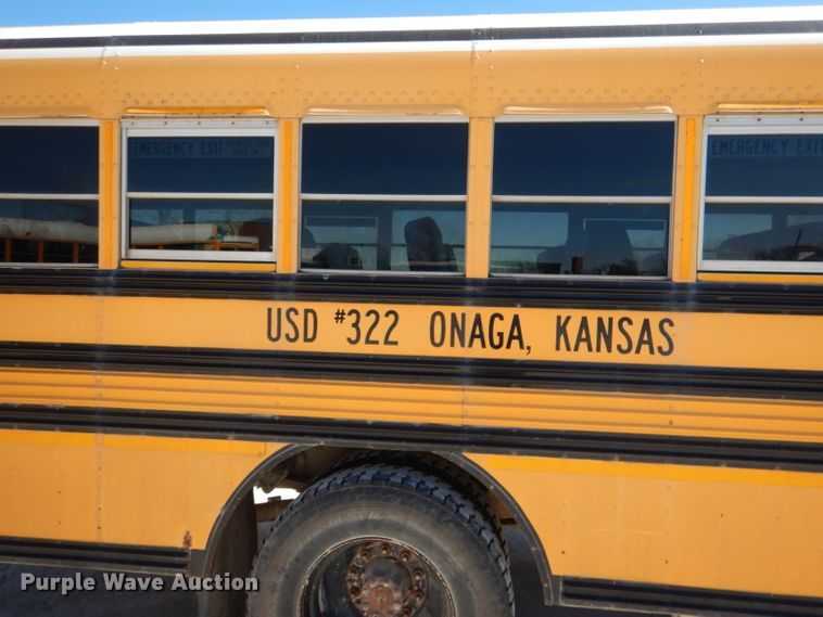 image for item DL2206 2001 International 3800  school bus