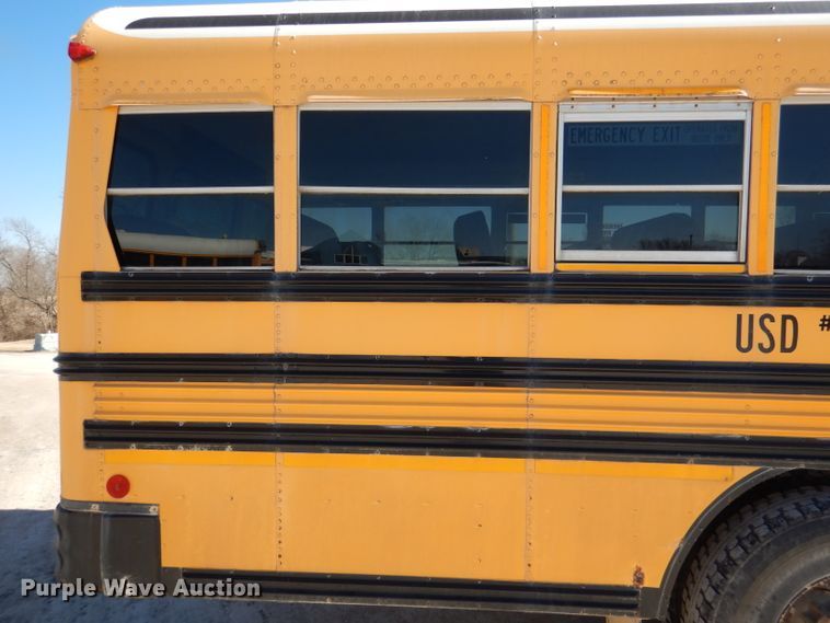 image for item DL2206 2001 International 3800  school bus