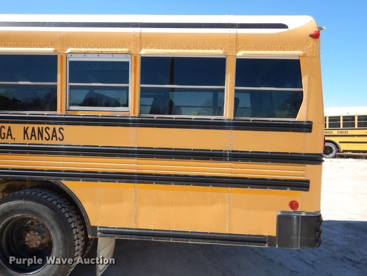 image for item DL2206 2001 International 3800  school bus