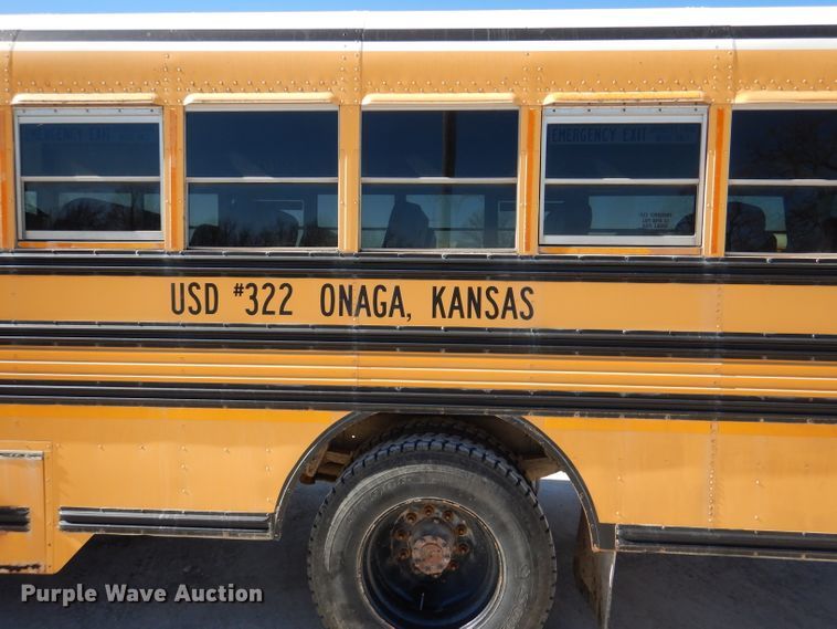 image for item DL2206 2001 International 3800  school bus