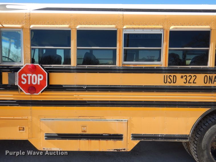 image for item DL2206 2001 International 3800  school bus