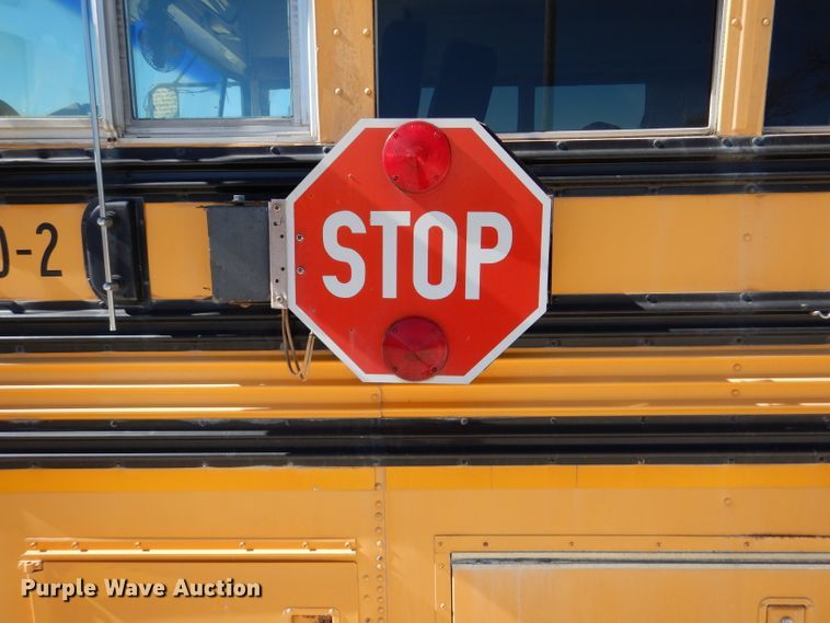 image for item DL2206 2001 International 3800  school bus
