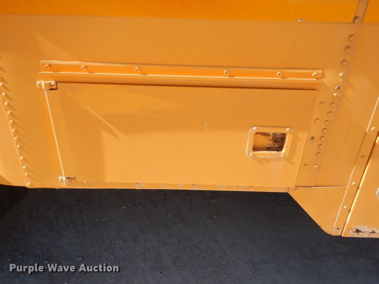 image for item DL2206 2001 International 3800  school bus