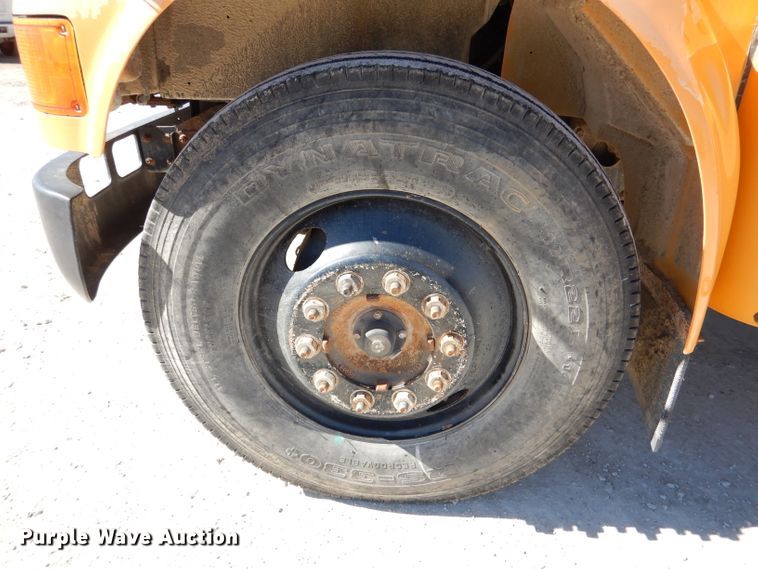 image for item DL2206 2001 International 3800  school bus