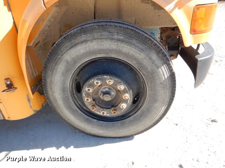 image for item DL2206 2001 International 3800  school bus