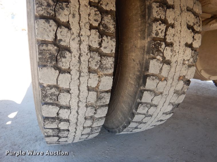 image for item DL2206 2001 International 3800  school bus