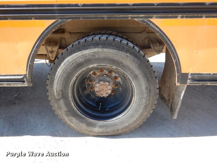 image for item DL2206 2001 International 3800  school bus