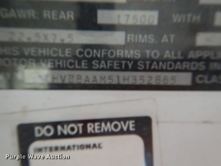 image for item DL2206 2001 International 3800  school bus