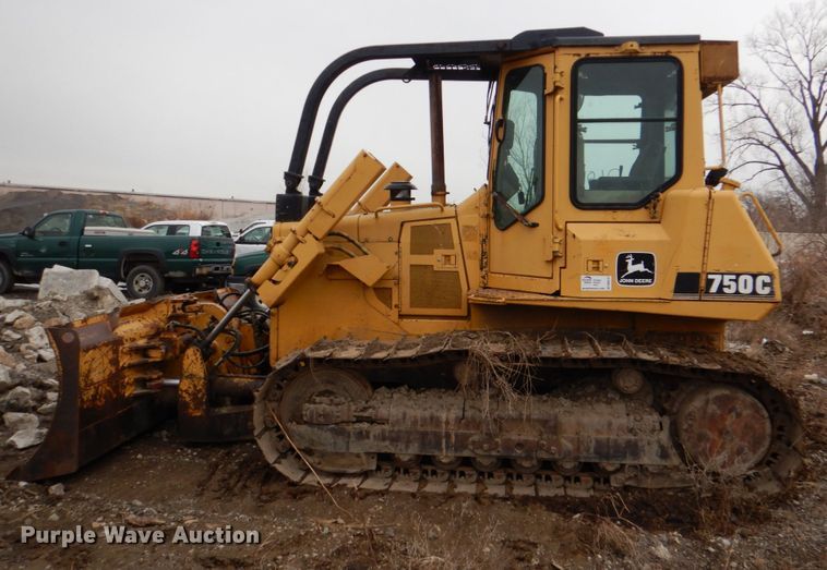image for item DN6127 1995 John Deere 750C  dozer