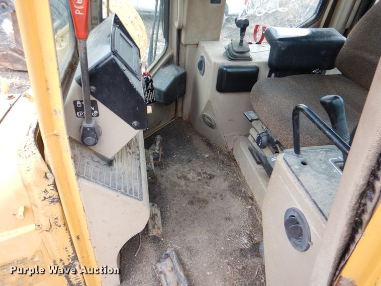 image for item DN6127 1995 John Deere 750C  dozer