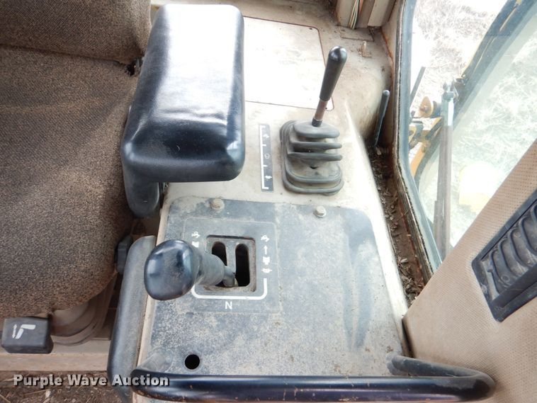 image for item DN6127 1995 John Deere 750C  dozer