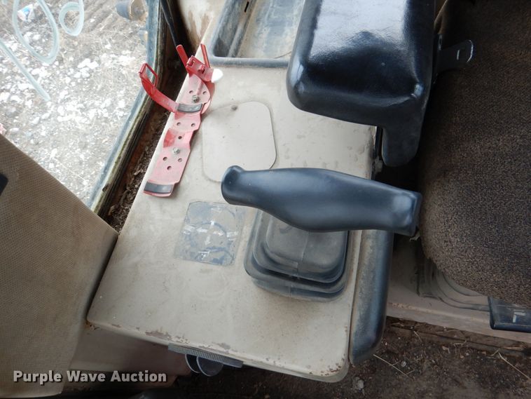 image for item DN6127 1995 John Deere 750C  dozer